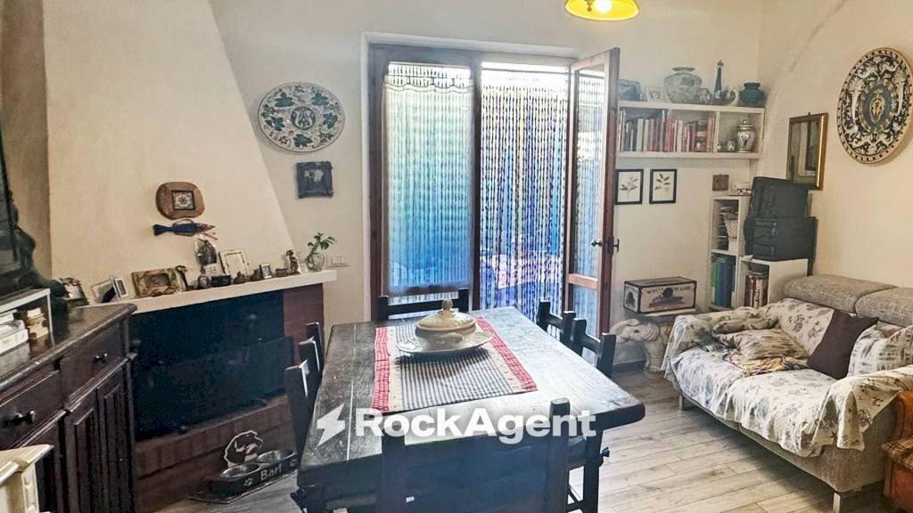 Salone - Three-room apartment via Trento, Cecina - photo 3