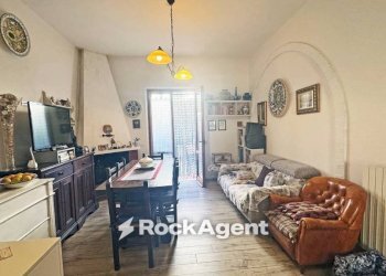 Salone - Three-room apartment via Trento, Cecina - photo 1