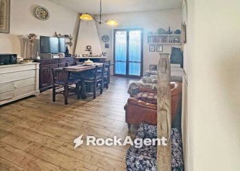 Salone - Three-room apartment via Trento, Cecina - photo 2
