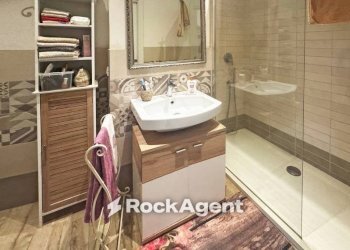 Bagno - Three-room apartment via Trento, Cecina - photo 19