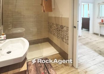 Bagno - Three-room apartment via Trento, Cecina - photo 20