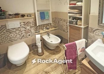 Bagno - Three-room apartment via Trento, Cecina - photo 21
