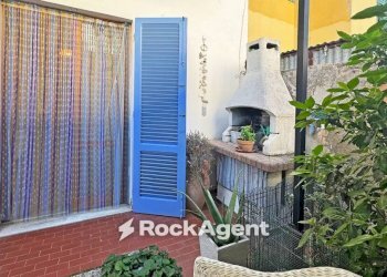 Terrazzo - Three-room apartment via Trento, Cecina - photo 25