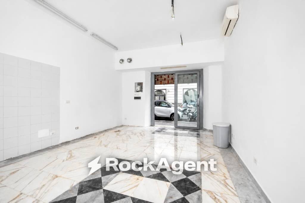 Interno non residenziale - Negozio via Salaria, 141, Roma - foto 1