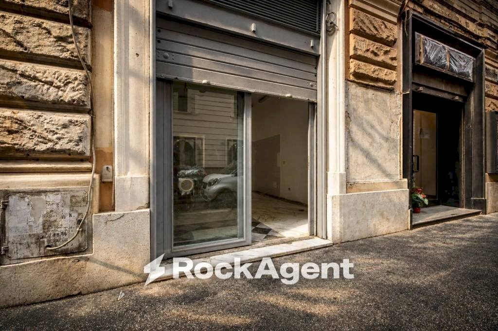 Facciata - Negozio via Salaria, 141, Roma - foto 2
