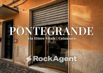 Ingresso - Negozio via Ettore Vitale, 52, Catanzaro - foto 1