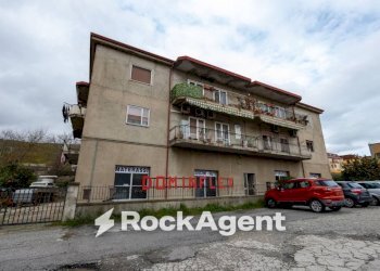 Facciata - Trilocale via Conti di Loritello, 9/B, Catanzaro - foto 2