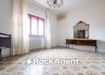Camera da letto - Trilocale via Conti di Loritello, 9/B, Catanzaro - foto 22