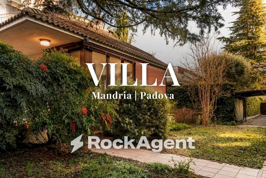 Giardino - Villa via Eraclea, 4, Padova (zona Mandria) - foto 1
