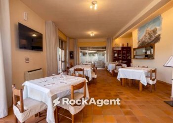 Salone - Ristorante via Concezione, 33, Sant'Omero - foto 4