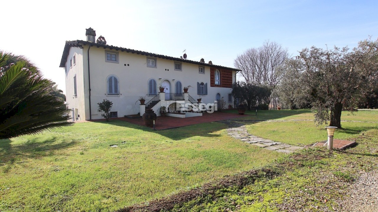 vendesi villa ristrutturata con parco luccaIMG_983 - Villa Via del Cimitero di Ciciana, Lucca - foto 3