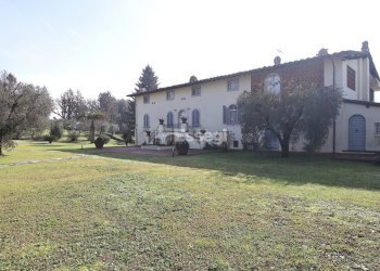 vendesi villa ristrutturata con parco luccaIMG_983 - Villa Via del Cimitero di Ciciana, Lucca - foto 2