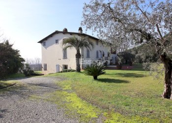vendesi villa ristrutturata con parco luccaIMG_983 - Villa Via del Cimitero di Ciciana, Lucca - foto 5