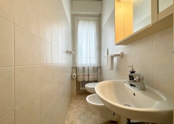 Bagno finestrato - Quadrilocale Viale Giulio Serafini 2, Rimini - foto 22