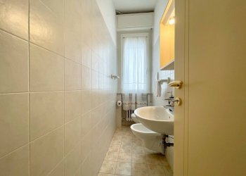 Bagno finestrato - Quadrilocale Viale Giulio Serafini 2, Rimini - foto 23