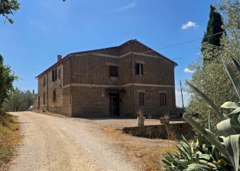 PORZIONE DI CASALE IN PIETRA (2) - Portion of a house Via Selvarella 11, Montecchio - photo 9
