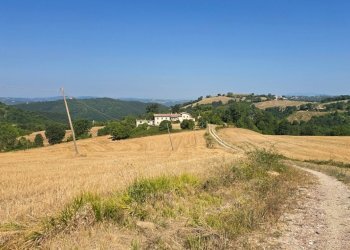 ingresso strada privata - Casale Morano Osteria, Gualdo Tadino - foto 2