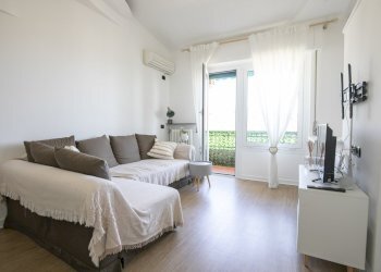 living - Appartamento Via Enrico Hilyer Giglioli, Genova (zona Marassi) - foto 3