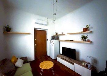 Soggiorno con cucina a vista - Bilocale Via Vittorio Salmini 4, Milano (zona Ticinese) - foto 4