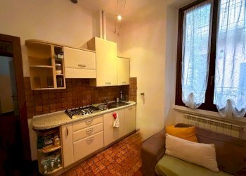 Soggiorno con cucina a vista - Bilocale Via Vittorio Salmini 4, Milano (zona Ticinese) - foto 6
