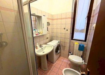 Bagno finestrato - Bilocale Via Vittorio Salmini 4, Milano (zona Ticinese) - foto 11