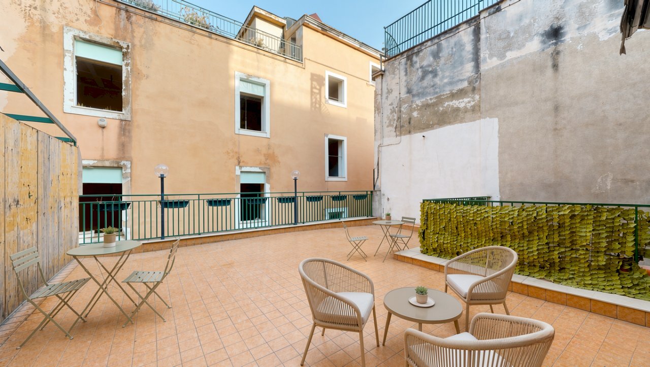 0.1 - Two-room apartment Vico Corrieri 30, Napoli (neighborhood San Ferdinando) - photo 1