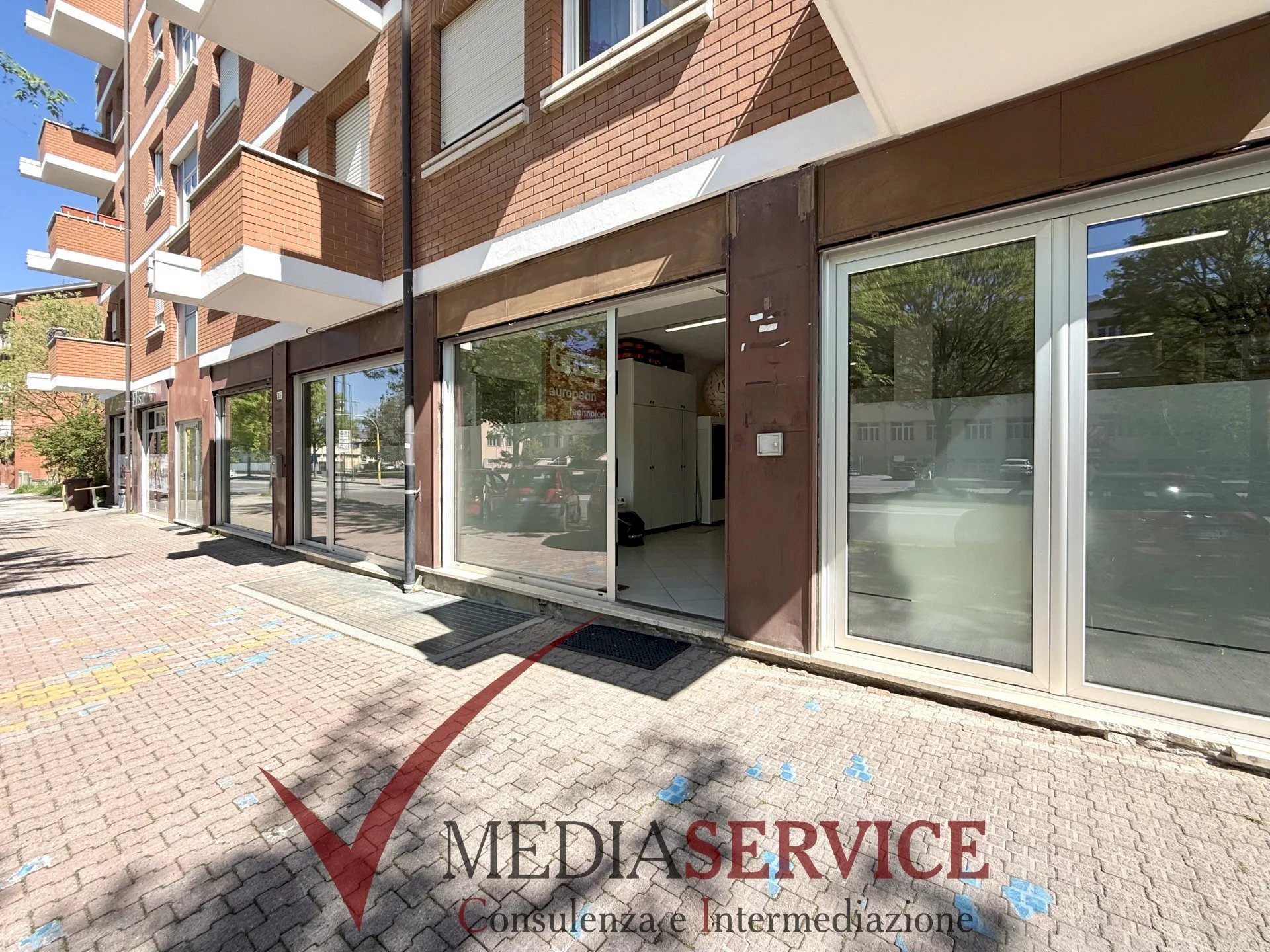 Negozio Corso A. de Gasperi, Cuneo (zona Donatello) - foto 1