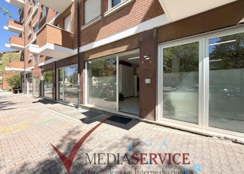 Negozio Corso A. de Gasperi, Cuneo (zona Donatello) - foto 1