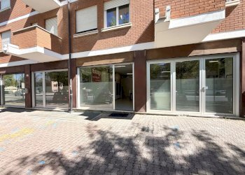 Negozio Corso A. de Gasperi, Cuneo (zona Donatello) - foto 2