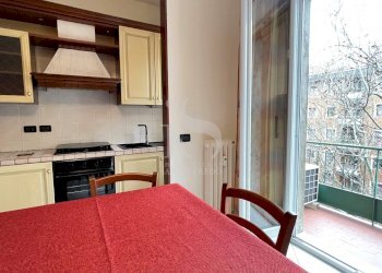 CUCINA CON BALCONE - Monolocale VIA GIAMBELLINO, 40, Milano (zona Giambellino) - foto 7