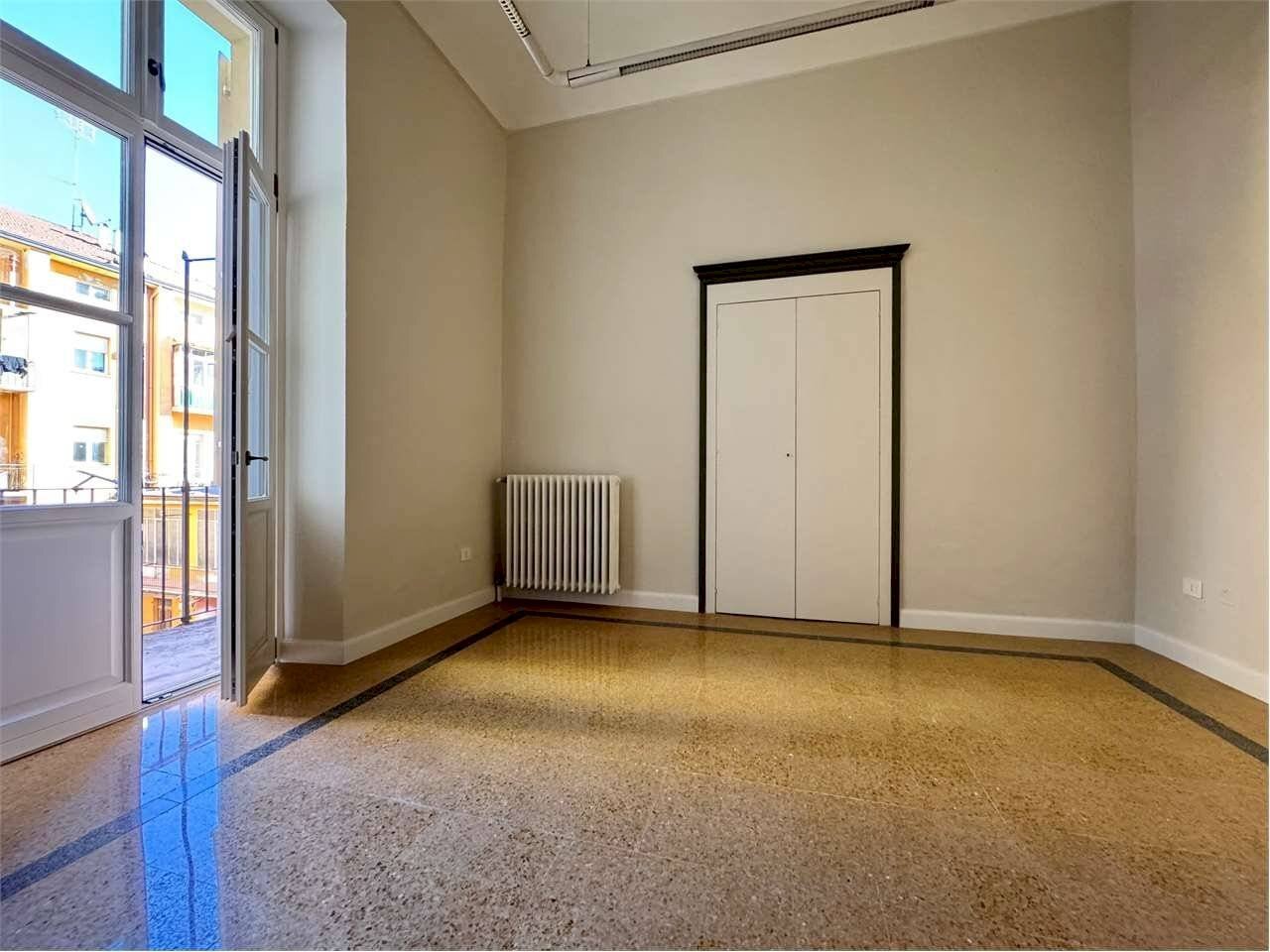 Office Piazza Galimberti, 11, Cuneo (neighborhood Centro Storico) - photo 2