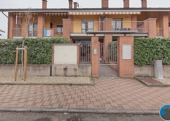 Four-room apartment Stradale San Secondo, 35, Pinerolo - photo 1