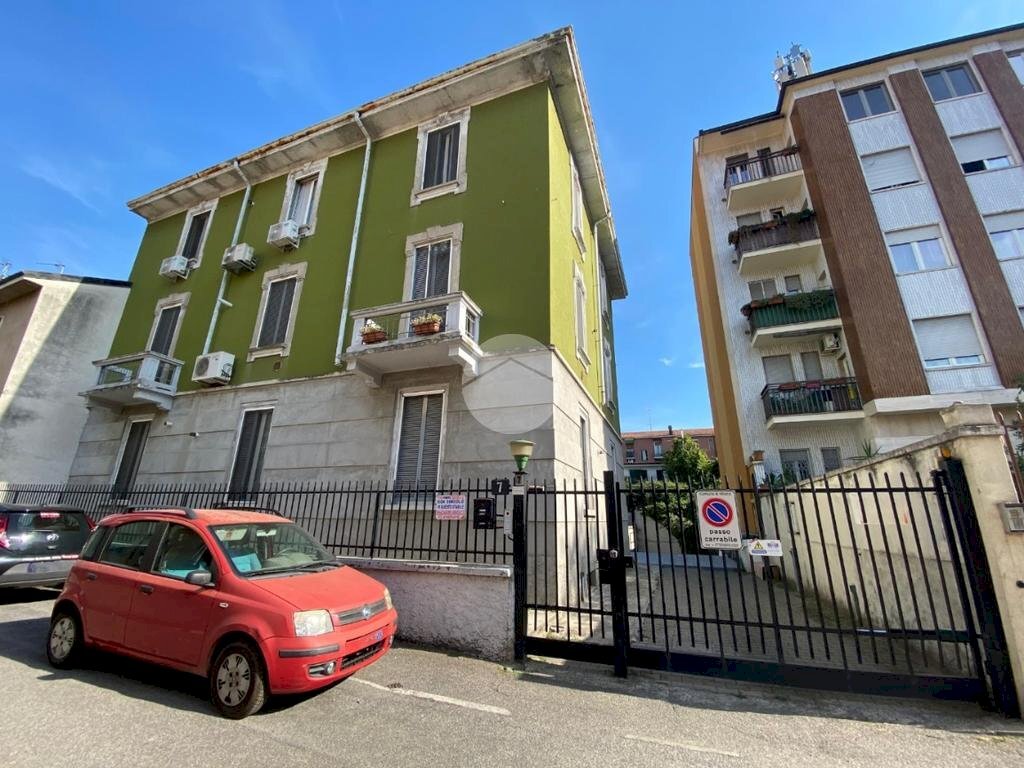 Box Via Terni, Milano (zona Baggio) - foto 1