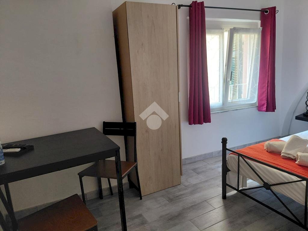 One-room apartment Via S. Giorgio, Genova (neighborhood Centro Storico) - photo 2