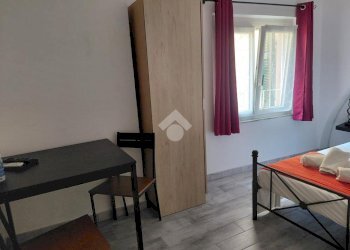 One-room apartment Via S. Giorgio, Genova (neighborhood Centro Storico) - photo 2