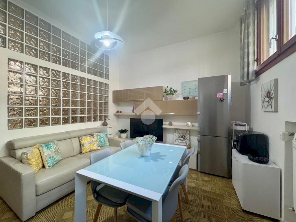 Two-room apartment Viale della cittadella, Modena (neighborhood Circoscrizione 1) - photo 1