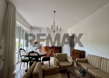 Sala da pranzo - Three-room apartment VIA MONTEBELLO
 
5, Varese - photo 5