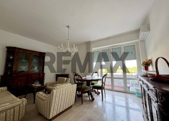 Sala da pranzo - Three-room apartment VIA MONTEBELLO
 
5, Varese - photo 6