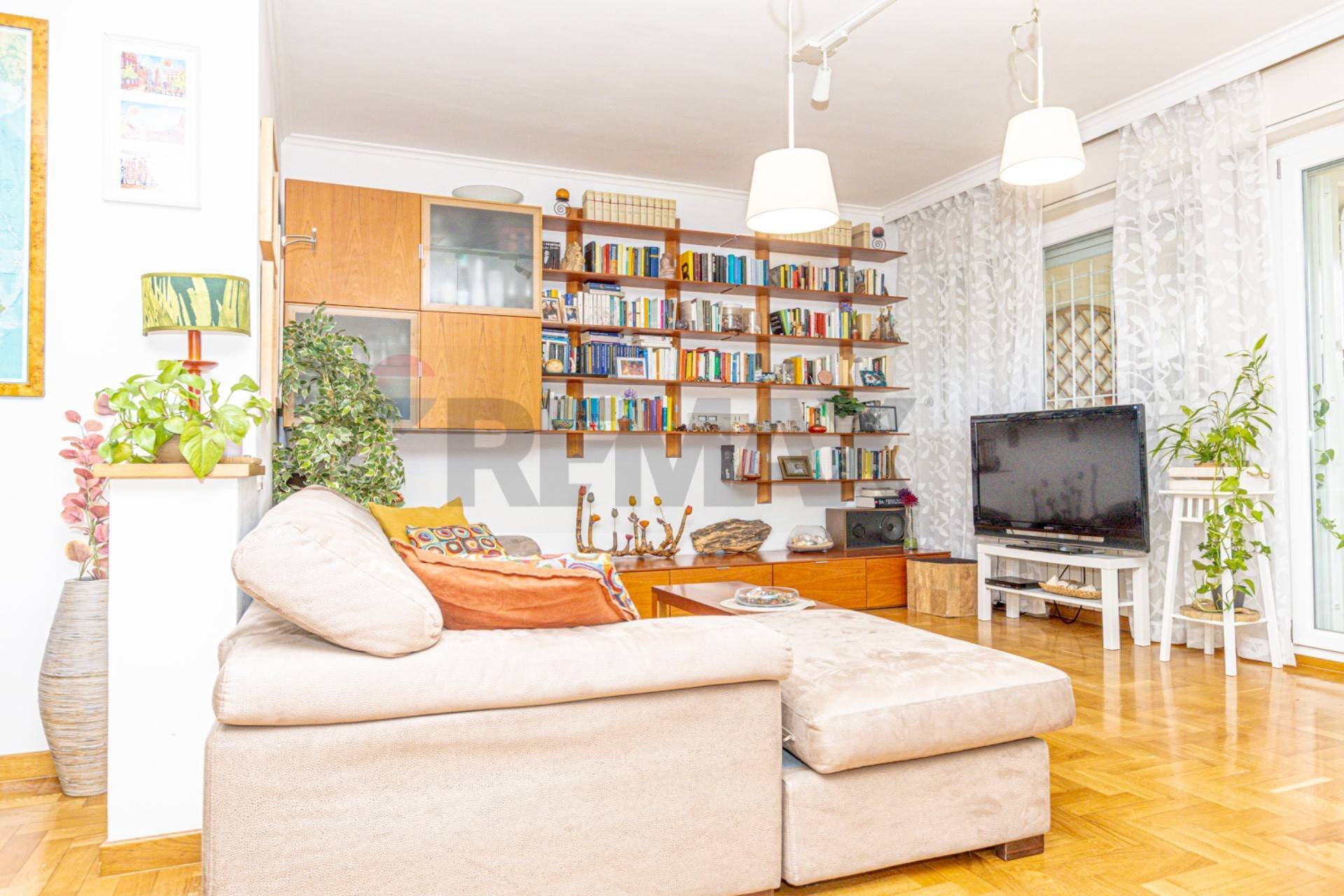 Soggiorno - Quadrilocale Via dell'oceano Atlantico
 
47, Roma - foto 1