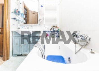 Bagno - Four-room apartment Via del Fontanile di san matteo
 
10, Frascati - photo 13