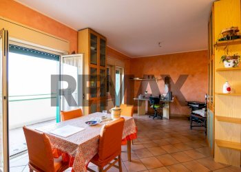 Sala da pranzo - Quadrilocale Via Giuseppe Antonio Borgese
 
21, Catania - foto 7