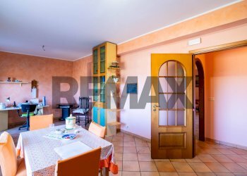 Sala da pranzo - Quadrilocale Via Giuseppe Antonio Borgese
 
21, Catania - foto 8