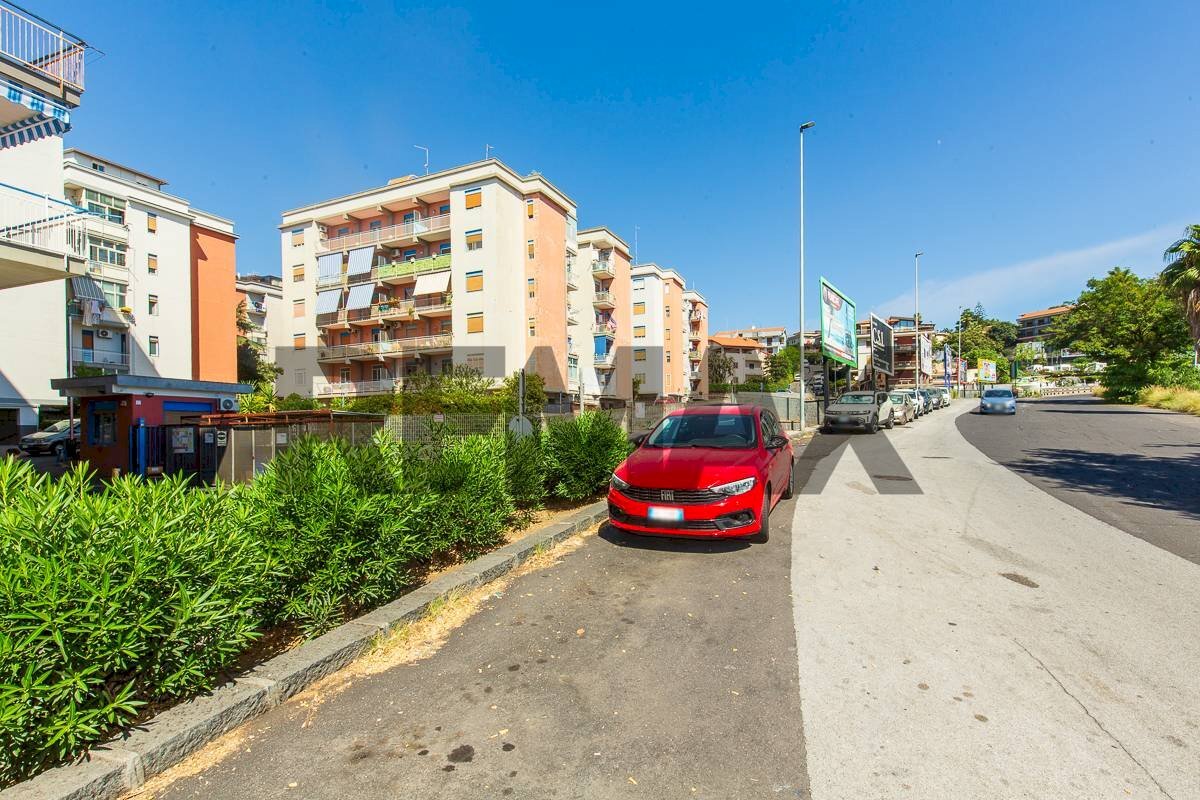 Edificio all\'aperto - Office Via Fasano
 
20, Gravina di Catania - photo 1