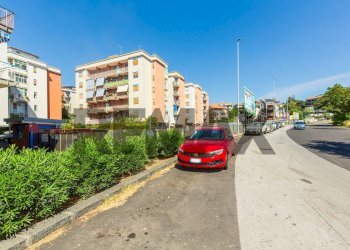 Edificio all\'aperto - Office Via Fasano
20, Gravina di Catania - photo 1