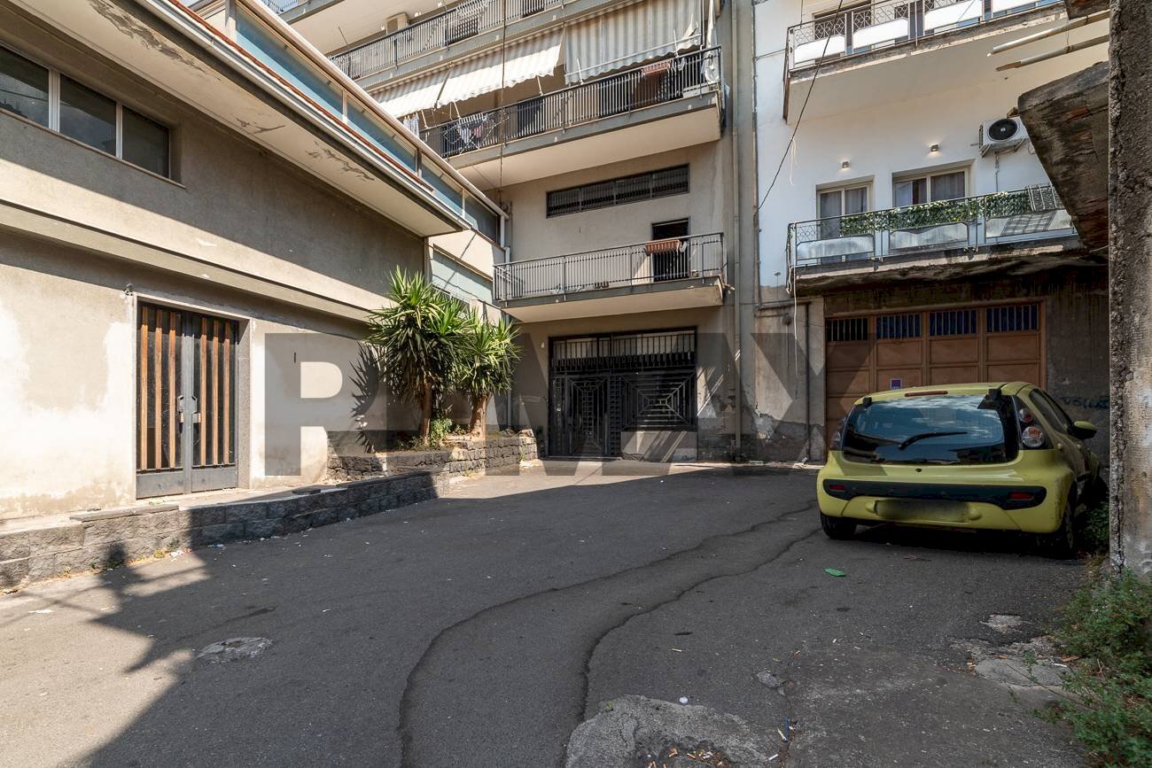 Edificio all\'aperto - Commercial Premises Via Silvio Pellico
59, Paterno - photo 2