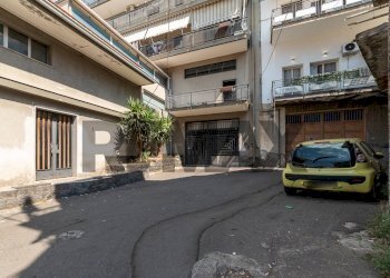Edificio all\'aperto - Commercial Premises Via Silvio Pellico
59, Paterno - photo 2
