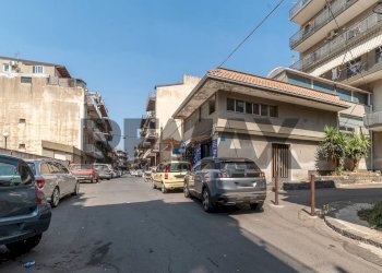 Edificio all\'aperto - Commercial Premises Via Silvio Pellico
59, Paterno - photo 4