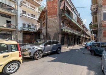 Edificio all\'aperto - Commercial Premises Via Silvio Pellico
59, Paterno - photo 5