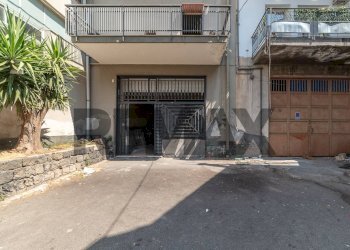 Edificio all\'aperto - Commercial Premises Via Silvio Pellico
59, Paterno - photo 6