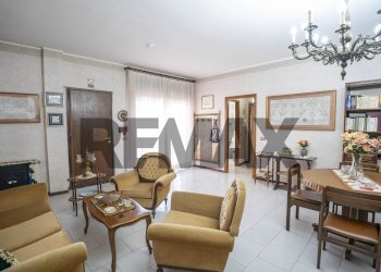 Sala da pranzo - Casa indipendente Via Calvario
 
61, Mascalucia - foto 11